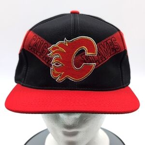 The Game| NWOT Vintage NHL Calgary Flames Black Sports Cap Snap Back Green Brim